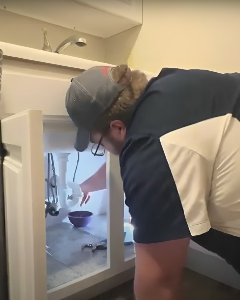 Need leak repair in Burlington, KY? Logan Services fixes kitchen, bathroom, pipe & utility leaks quickly with expert care and long-lasting results.