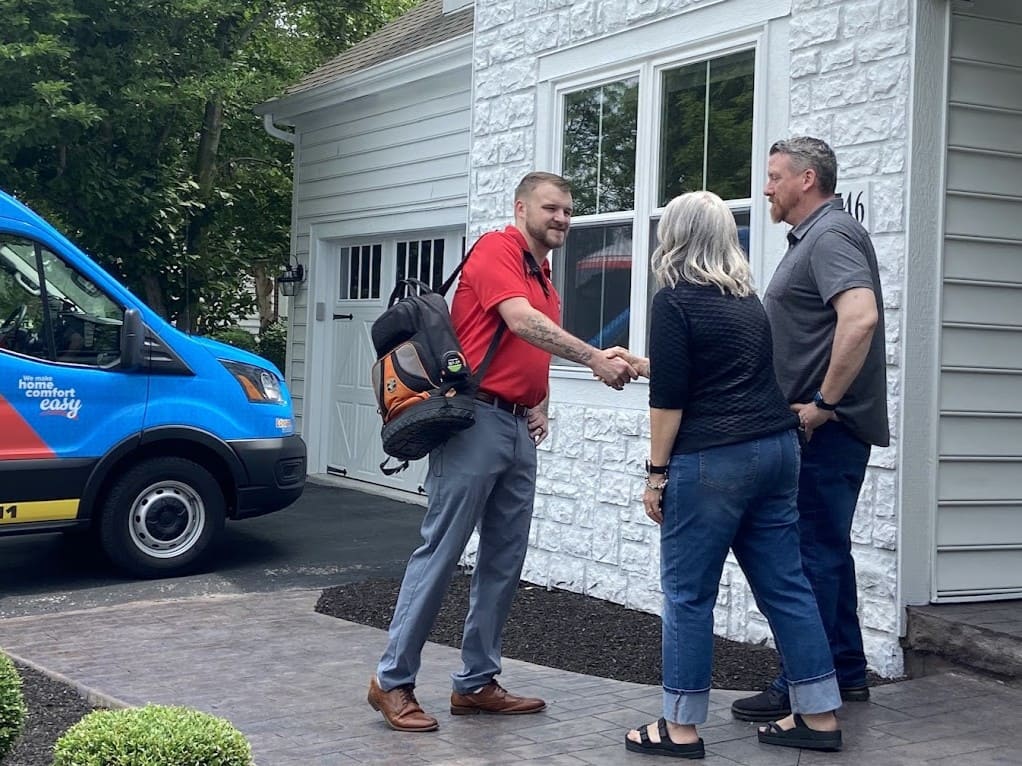 LSI comfort consultant shaking hands with customers.